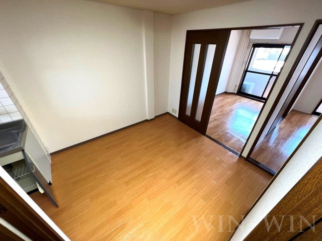 ノーブルタウン新栄の居間・リビング|イメージ（同建物内別部屋の写真です）
