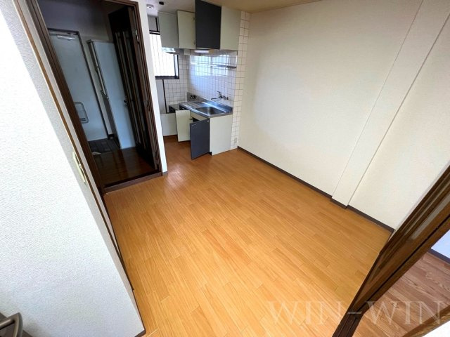 ノーブルタウン新栄の居間・リビング|イメージ（同建物内別部屋の写真です）