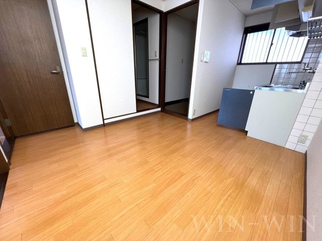 ノーブルタウン新栄の居間・リビング|イメージ（同建物内別部屋の写真です）