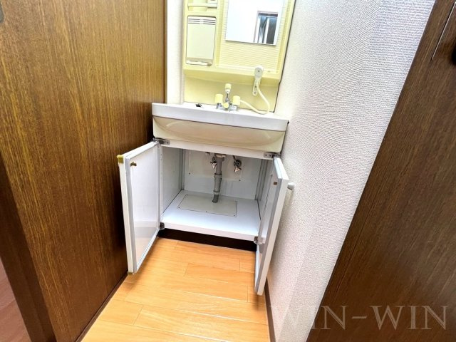 ノーブルタウン新栄の独立洗面台|イメージ（同建物内別部屋の写真です）