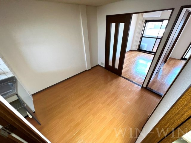 ノーブルタウン新栄の居間・リビング|イメージ（同建物内別部屋の写真です）