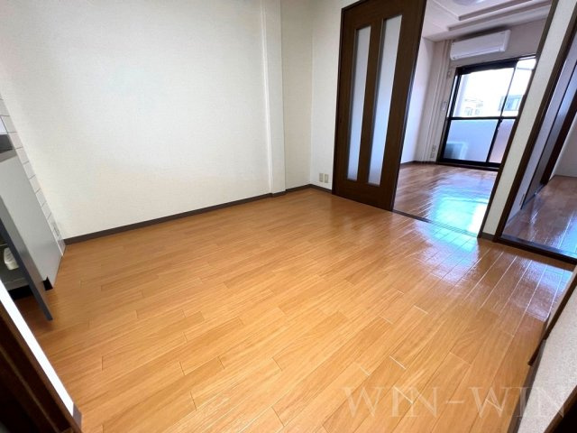 ノーブルタウン新栄の居間・リビング|イメージ（同建物内別部屋の写真です）