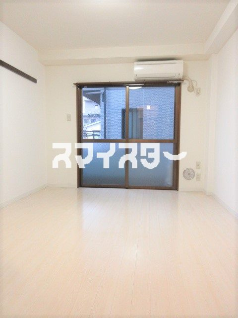 昭島市郷地町１丁目の賃貸マンションの居間・リビング