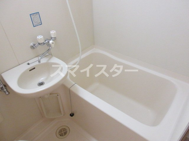 昭島市郷地町１丁目の賃貸マンションの浴室