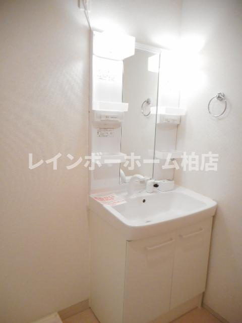仲介手数料（賃料の1.10ヵ月）の50％OFF対象物件！の洗面所|別部屋。参考写真。
