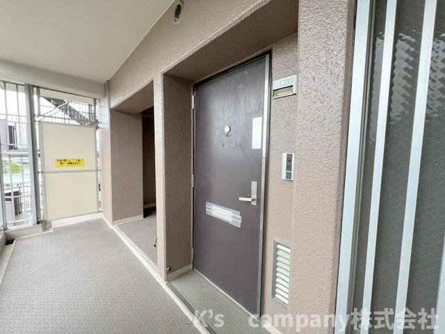 ◎高座郡寒川町一之宮７丁目　ソフィア茅ヶ崎A棟のその他|外玄関はプライベート空間があり広々としています☆