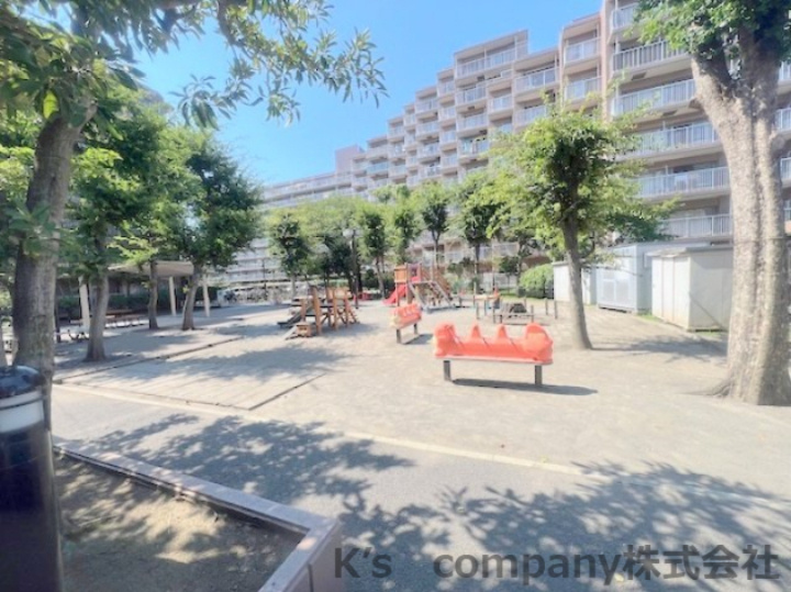 ◎高座郡寒川町一之宮７丁目　ソフィア茅ヶ崎A棟の周辺|棟の前には公園があります◇ファミリーにもうれしい施設です♪