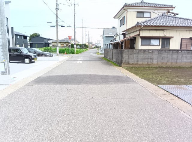 古河市下辺見　第6　5号棟の前面道路含む現地写真