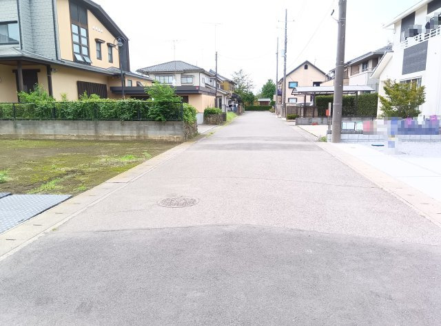 古河市下辺見　第6　5号棟の前面道路含む現地写真
