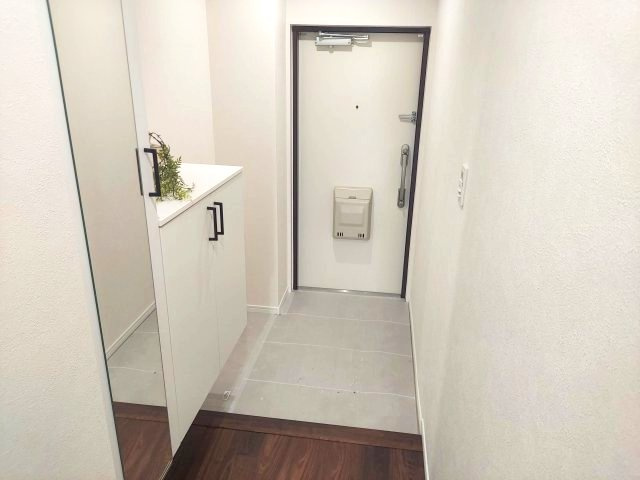 アジュール宝塚南口の玄関