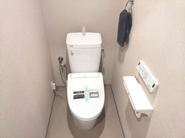 アジュール宝塚南口のトイレ|温水洗浄便座付き