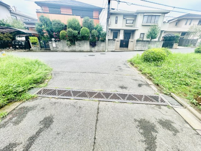 八千代市八千代台北11丁目の前面道路含む現地写真
