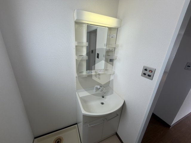 サンライズ長田の独立洗面台