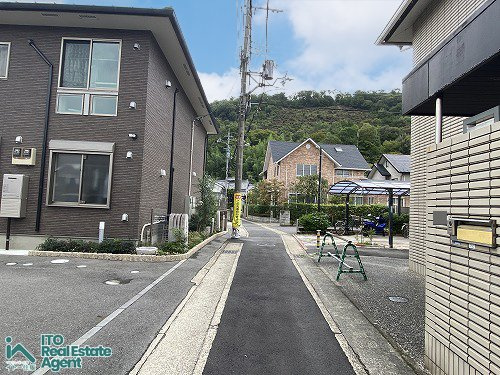 松ケ崎東町 中古戸建の前面道路含む現地写真