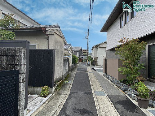 松ケ崎東町 中古戸建の前面道路含む現地写真