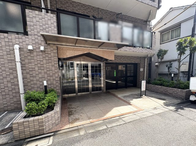 コルサム亀戸のエントランス|「亀戸」駅徒歩５分！平成１０年築の耐震基準適合マンション、コルサム亀戸は即日現地案内可能となっておりますので、お気軽にお問い合わせください！