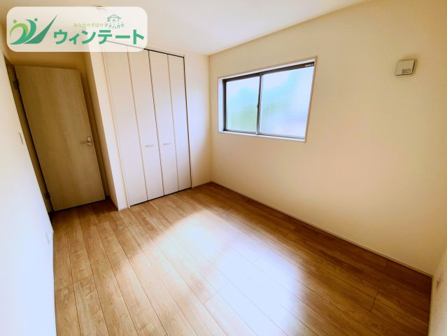 第4石岡市山崎　新築戸建の洋室|家具を配置してもゆとりのある洋室。お子さまの成長に合わせて使い方を変えられるフレキシブルな空間です。