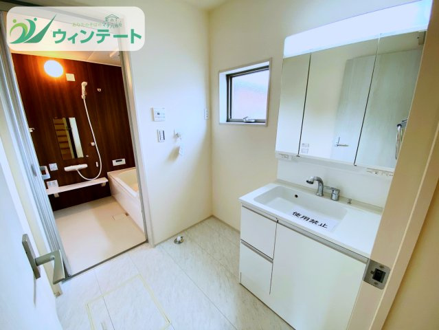 第4石岡市山崎　新築戸建の独立洗面台|シンプルでお手入れしやすい洗面台。収納付きで洗面用品もすっきり整理でき、清潔感を保てます。