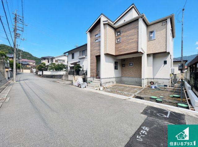 西宮市清瀬台　新築一戸建ての前面道路含む現地写真|周辺は落ち着いた街並みの住宅地！子育てがしやすい住環境です！まだ未完成ですが、現地でしかわからない事もございます。是非一度ご覧ください。
