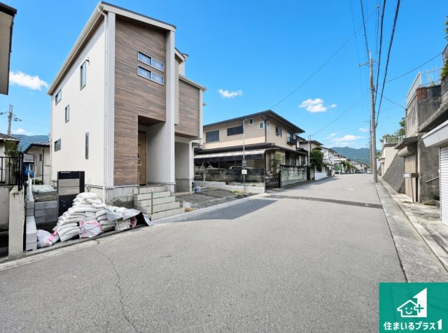 西宮市清瀬台　新築一戸建ての前面道路含む現地写真|周辺は落ち着いた街並みの住宅地！子育てがしやすい住環境です！まだ未完成ですが、現地でしかわからない事もございます。是非一度ご覧ください。