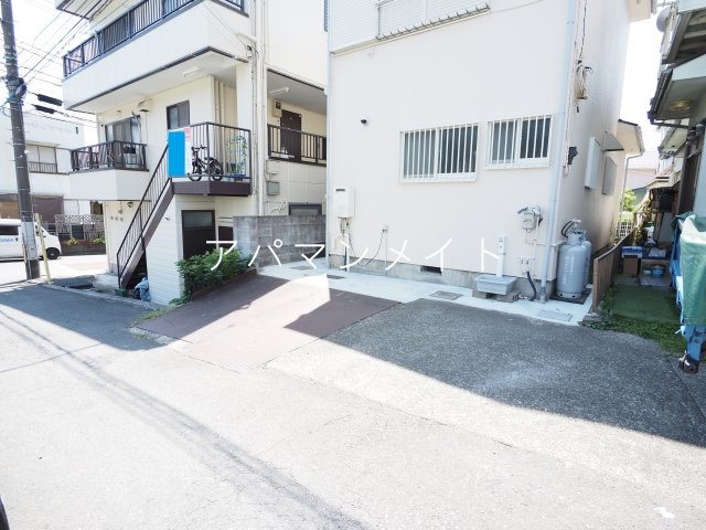 【駐車場】 | 徳満邸貸家 | 軽自動車がとめられます