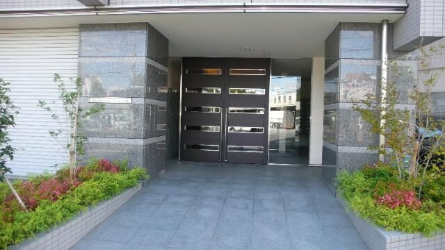 ＲｏｂｕｓｔＣｏｕｒｔのエントランス