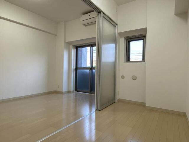 ＲｏｂｕｓｔＣｏｕｒｔの洋室
