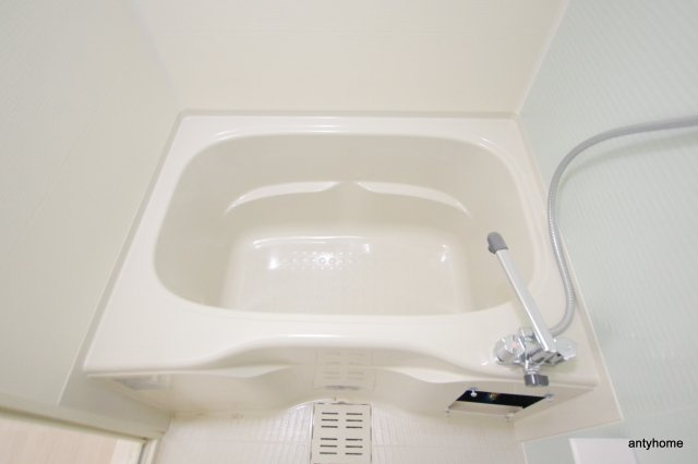 ラドゥセール谷町　仲介手数料無料の浴室