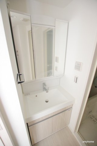 ラドゥセール谷町　仲介手数料無料の洗面所