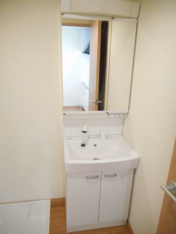 朝の身支度には欠かせない独立洗面化粧台