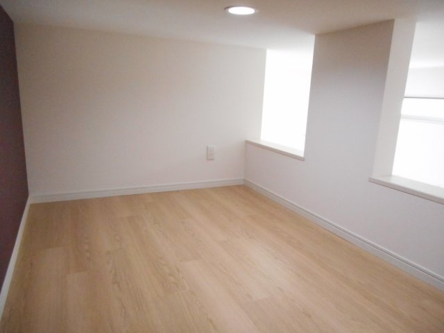 ゆったりした洋室です