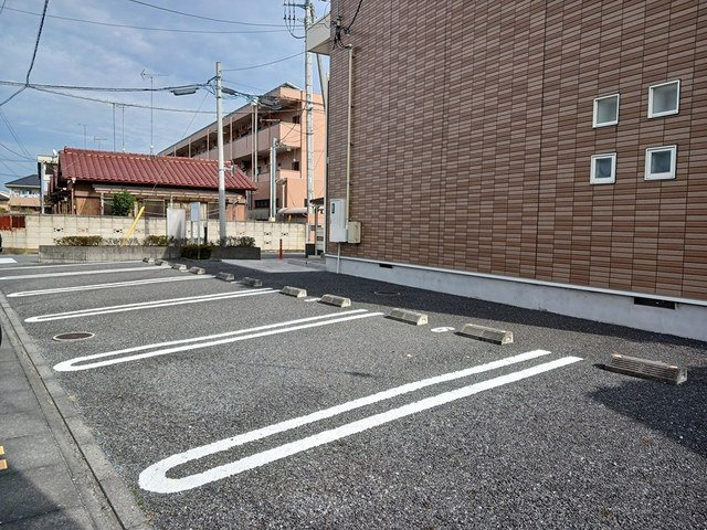 駐車場があるので、車を買う予定の方も安心です