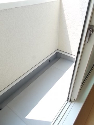 バルコニーからの眺めを楽しみながら食事をしませんか