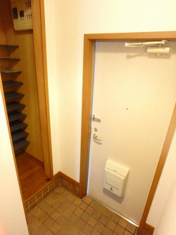 収納もある玄関です