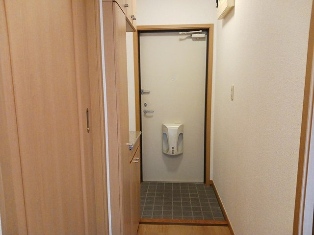 収納もある玄関です