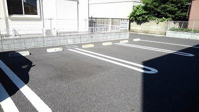 車をお持ちの方に嬉しい駐車場付きの物件です