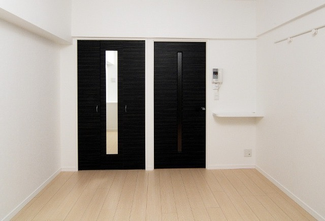 新品家具付きマンション中呉服町13(KaGood福岡)の洋室|サイト内トイレ写真は反転になります（※現況優先）