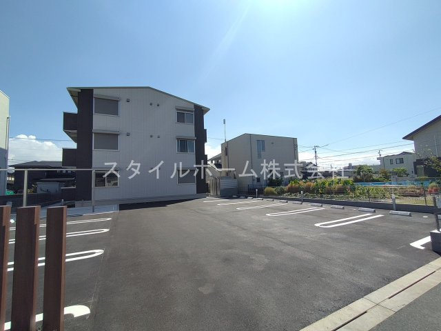 フィーミュールの駐車場