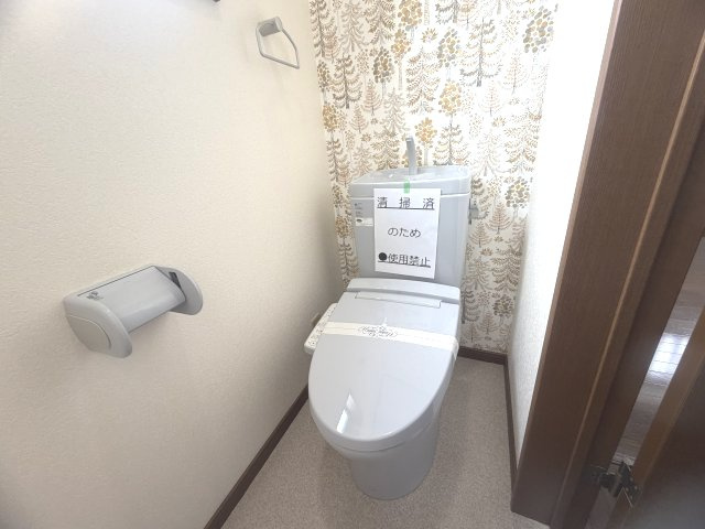垂水区青山台３丁目戸建のトイレ
