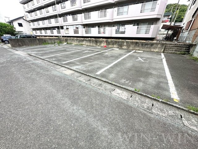オレンジハイツ赤岩の駐車場