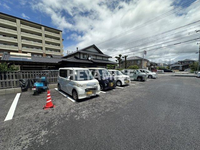 デ・クメール新大村駅前の駐車場