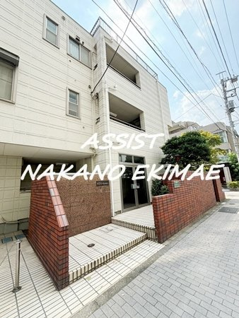 サプリ―ム中野坂上のエントランス