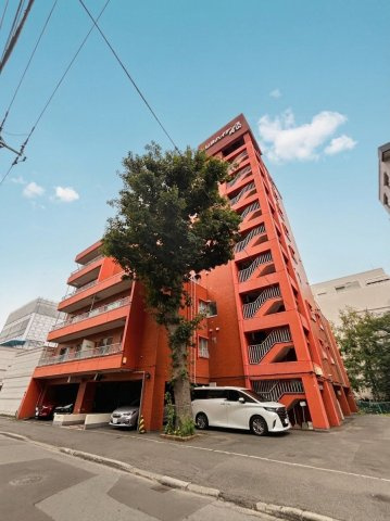 ふじ井ハイデンス円山の外観|地下鉄東西線「円山公園」徒歩１分。敷地内駐車場空きあり。お車と地下鉄、どちらも利用しやすい立地