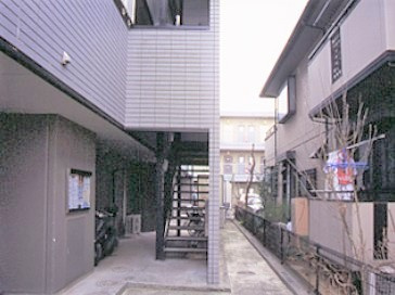 レオパレスシャルマンのエントランス