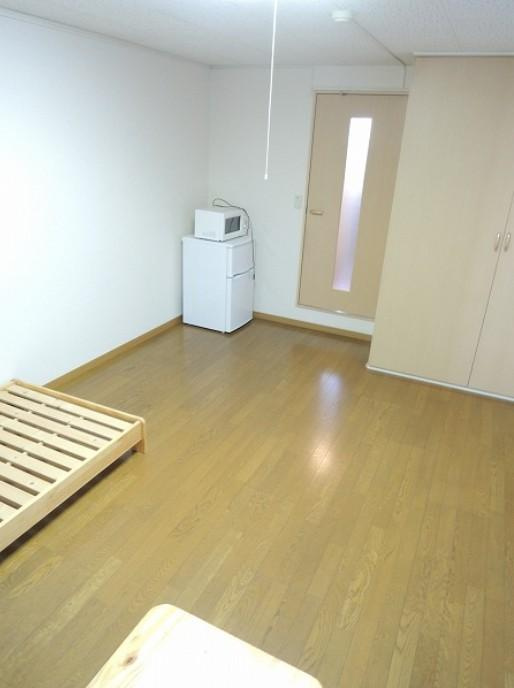 レオパレスシャルマンの内装|絨毯仕様です
