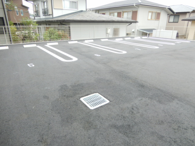 パークハイム六番館の駐車場