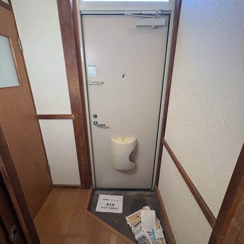 中島マンションの玄関