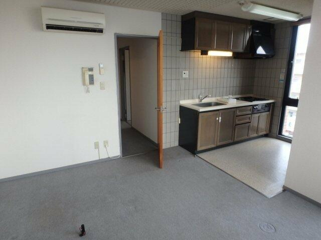 狛江市岩戸南１丁目の賃貸マンションの居間・リビング