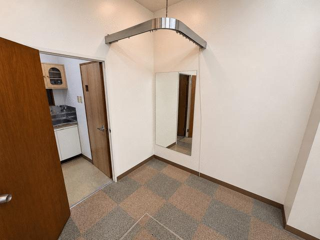 すずらん通り１階店舗の玄関