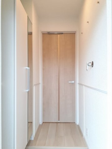 【玄関】 | メゾン　シュシュＡ